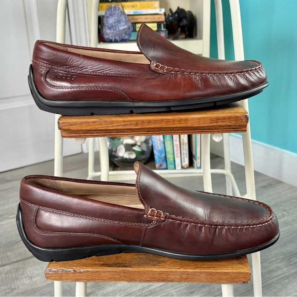 Ecco Men's Classic Moc 2.0 Slip-On Leather Loafer (size US 9.5/ 43 EU)
